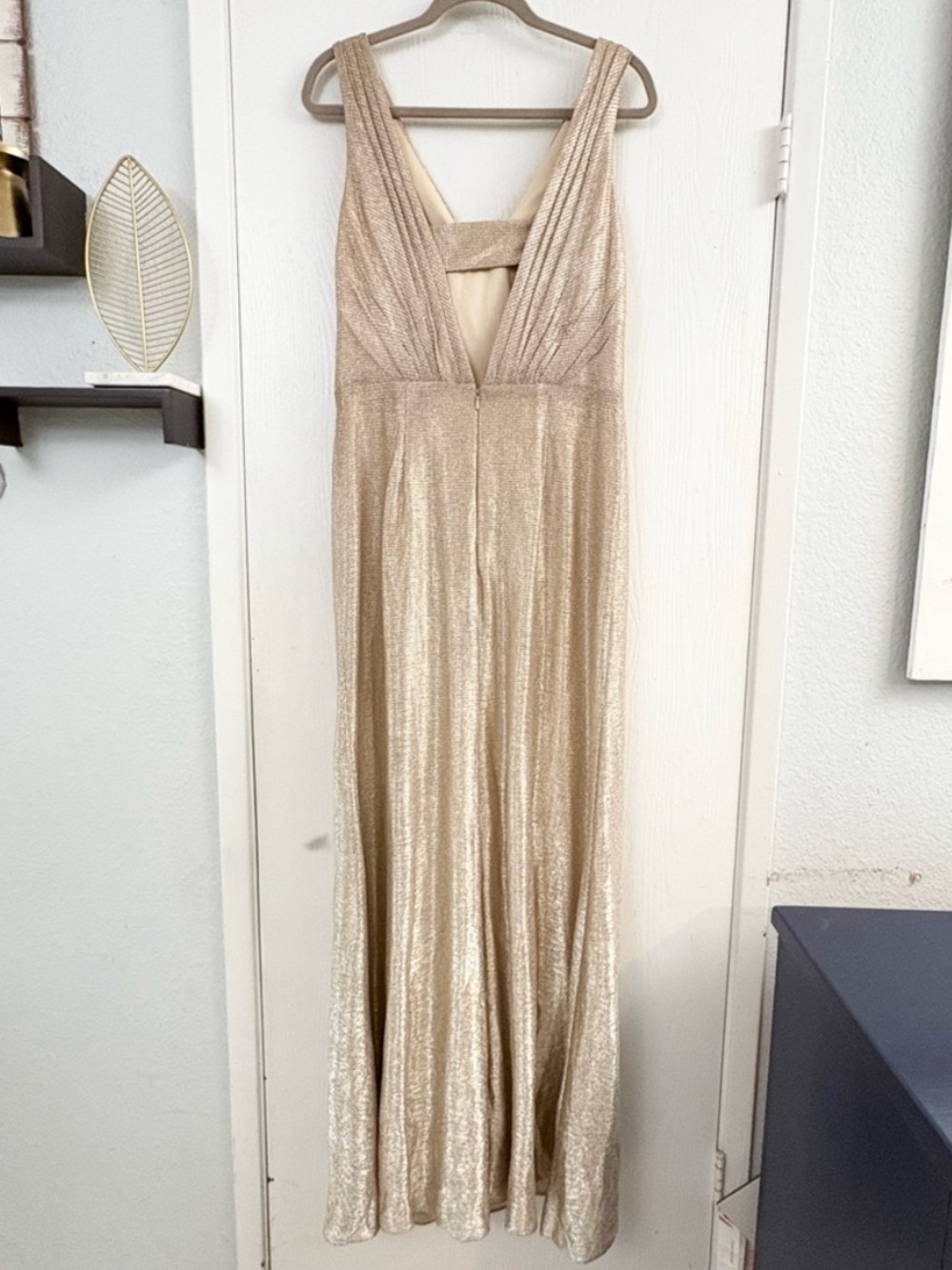 Hailey Paige Gold Metallic
Pleated Gown Sleeveless Formal Maxi Dress Size 12 - Picture 3 of 12